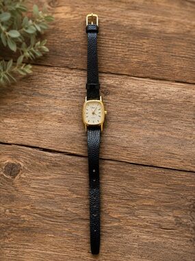 Vintage Timex Ladies Quartz Gold Tone Dress Watch BA Cell